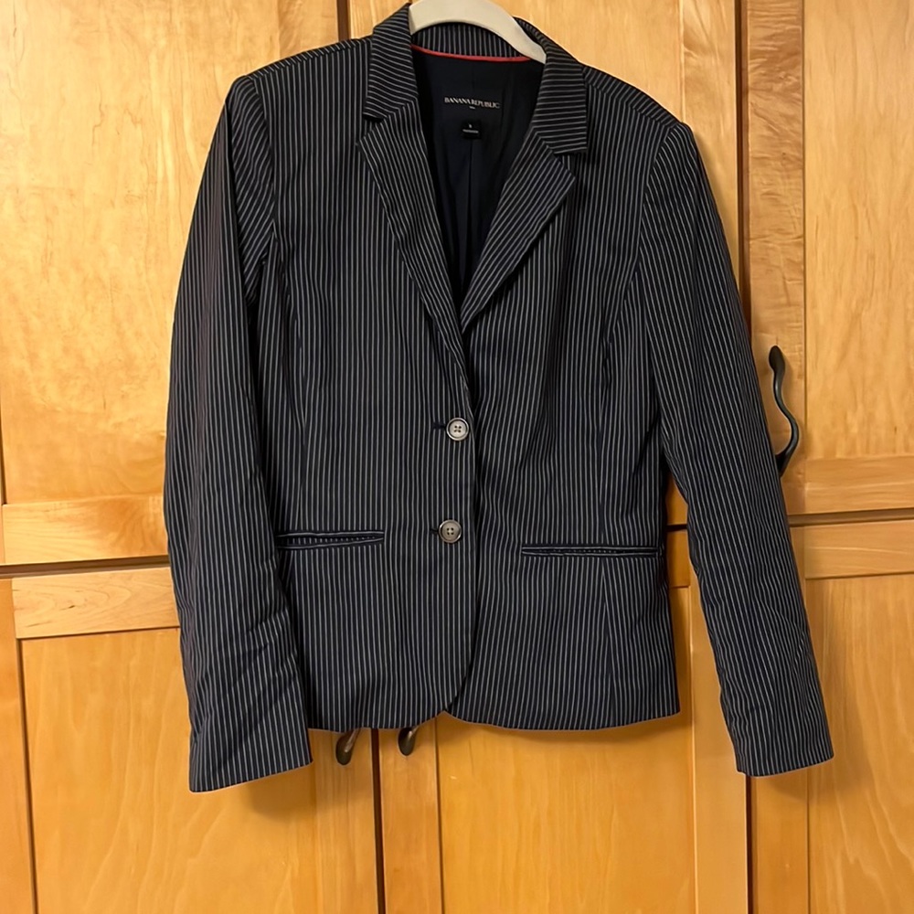 Banana Republic size 8 Navy with white pinstripe blazer